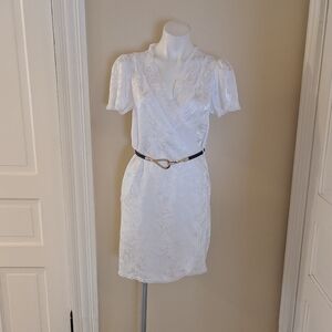 Vintage Vandemere white lace trimmed robe size S